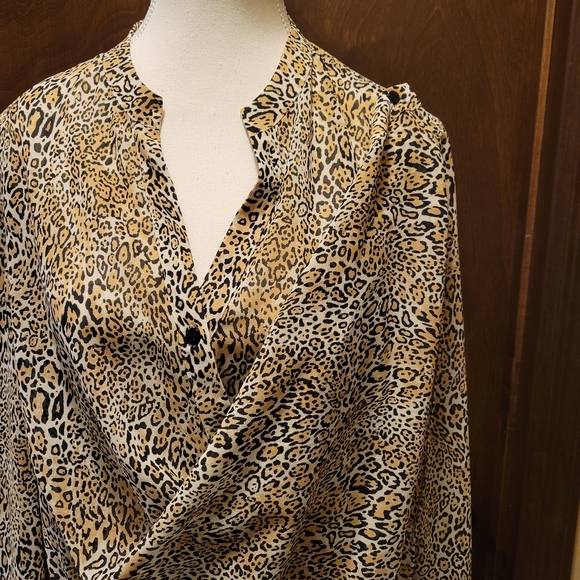 Chico's Leopard Print Button-Up Convertible Blouse NWT - Picture 6 of 15